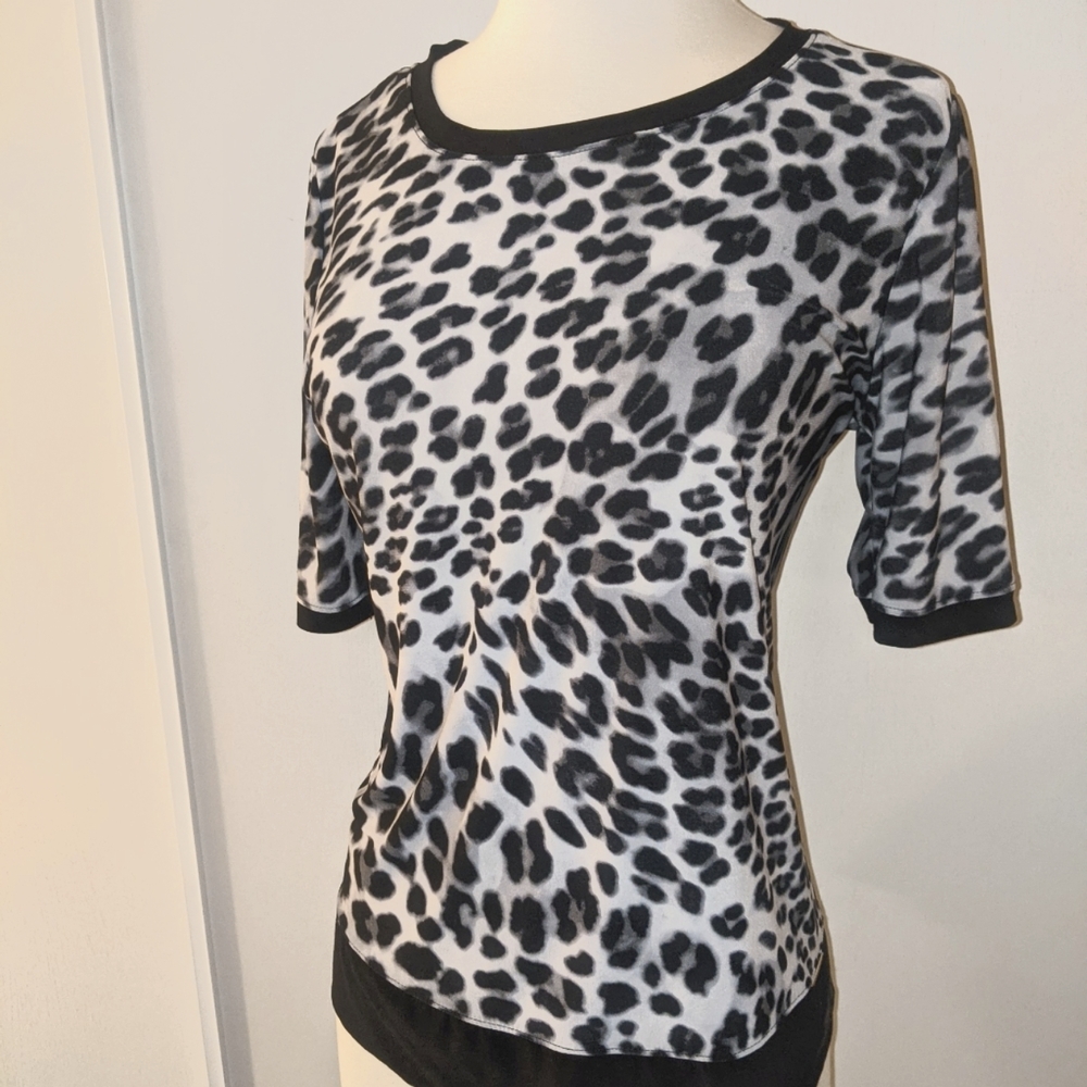 🌟Anne Klein cheetah print tshirt